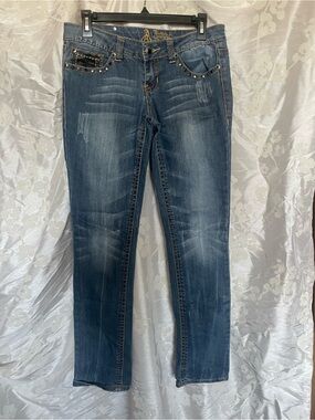 Vintage Rivet Women's Medium Wash Skinny Jeans with Studded Pockets